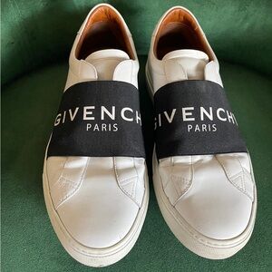 Givenchy Men's White and Black Logo Sneakers
